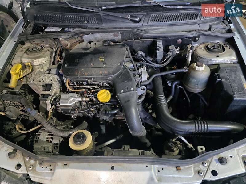 Хэтчбек Renault Megane 2001 в Днепре