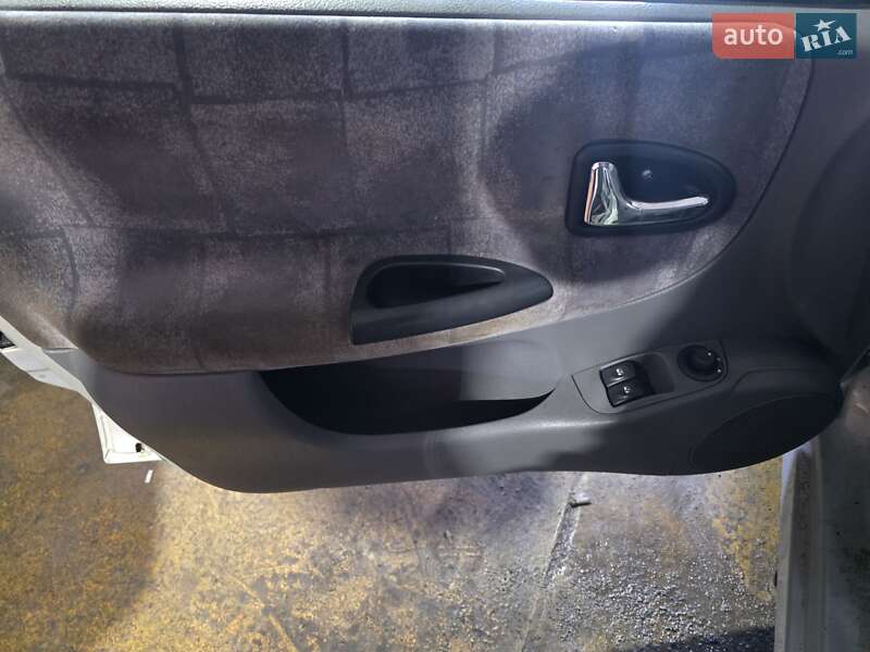 Хэтчбек Renault Megane 2001 в Днепре