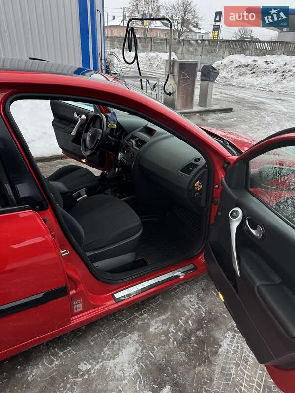 Хэтчбек Renault Megane 2004 в Костополе