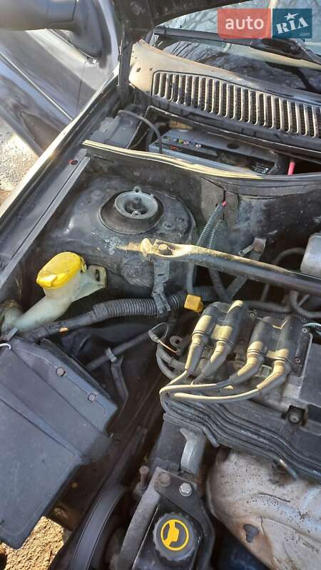 Хэтчбек Renault Megane 1996 в Остроге фото 9 Хэтчбек Renault Megane 1996 в Остроге
