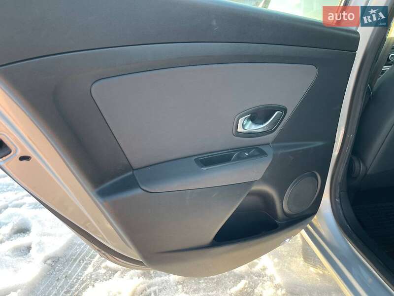 Универсал Renault Megane 2010 в Ракитном фото 29 Универсал Renault Megane 2010 в Ракитном