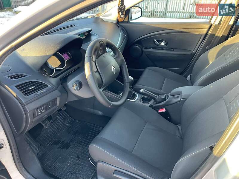 Универсал Renault Megane 2010 в Ракитном фото 20 Универсал Renault Megane 2010 в Ракитном