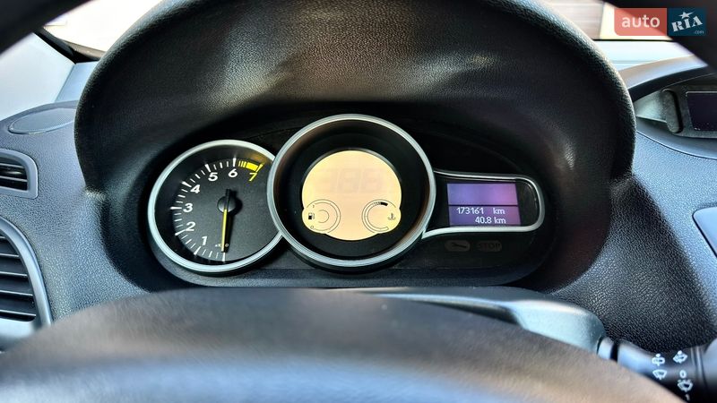 Хэтчбек Renault Megane 2012 в Хороле фото 35 Хэтчбек Renault Megane 2012 в Хороле