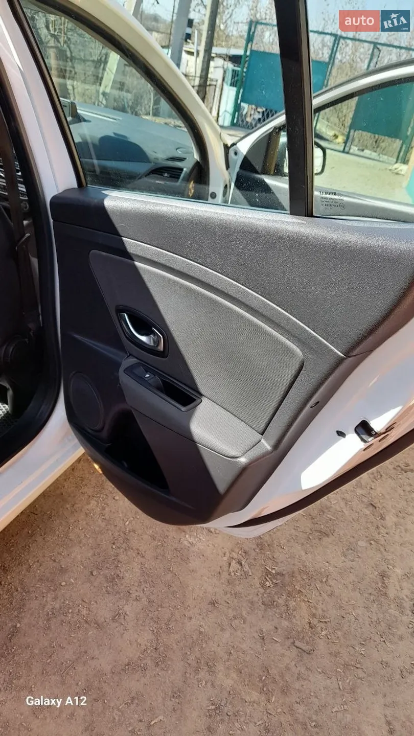2010 Renault Megane - мініатюра 12