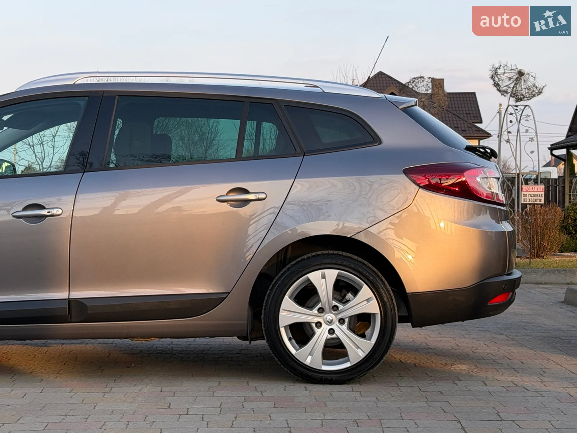 2010 Renault Megane - мініатюра 12