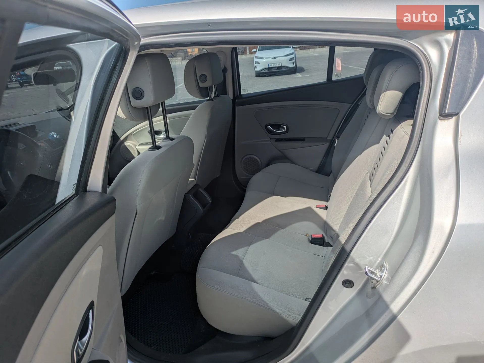 2010 Renault Megane - мініатюра 12