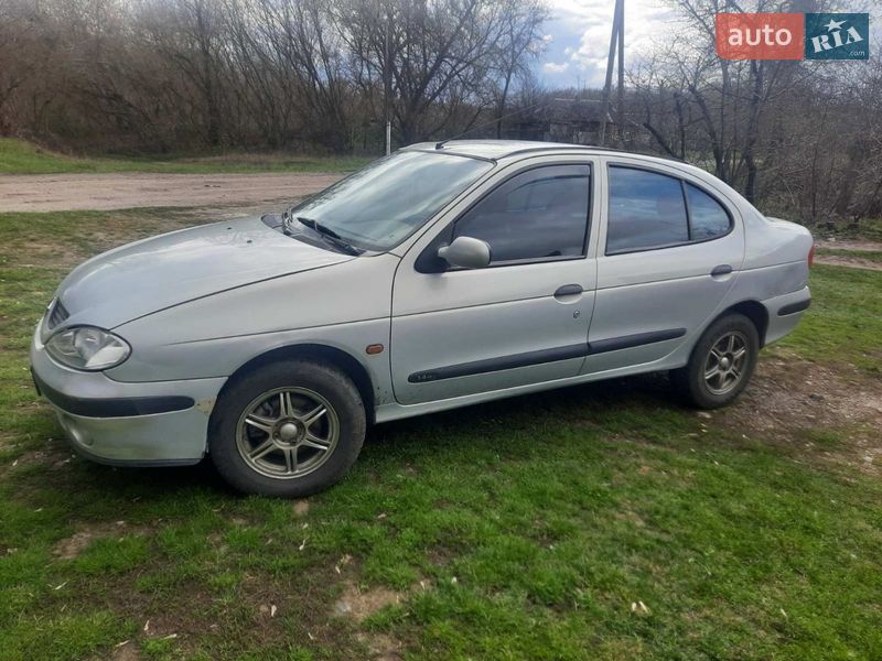 Седан Renault Megane 2003 в Недригайліву