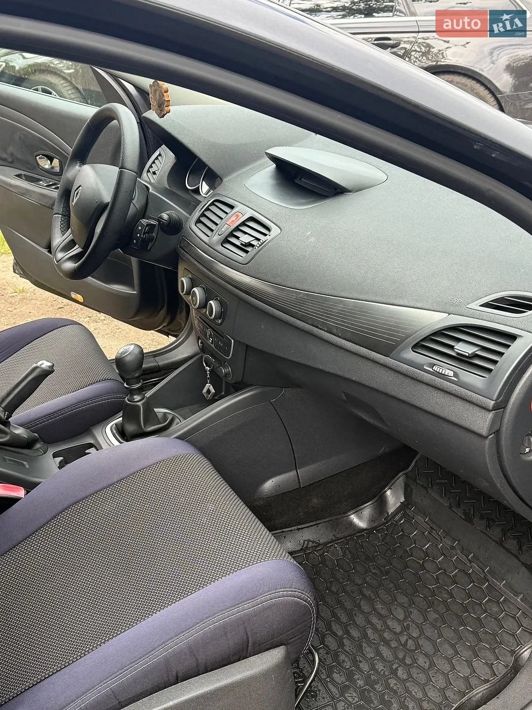 2011 Renault Megane - мініатюра 21