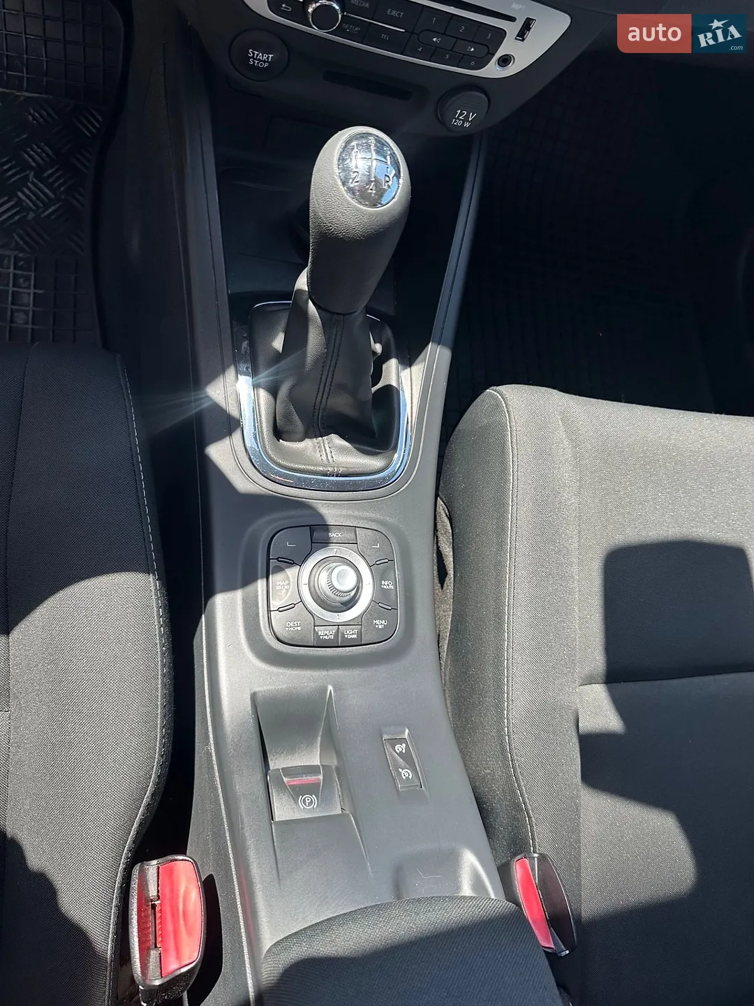 2013 Renault Megane - мініатюра 24