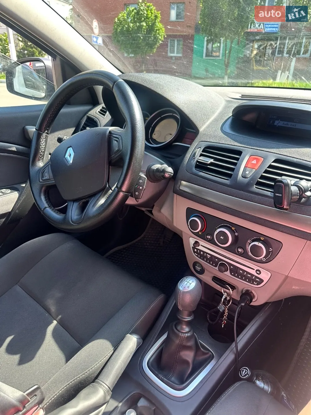 2010 Renault Megane - мініатюра 13