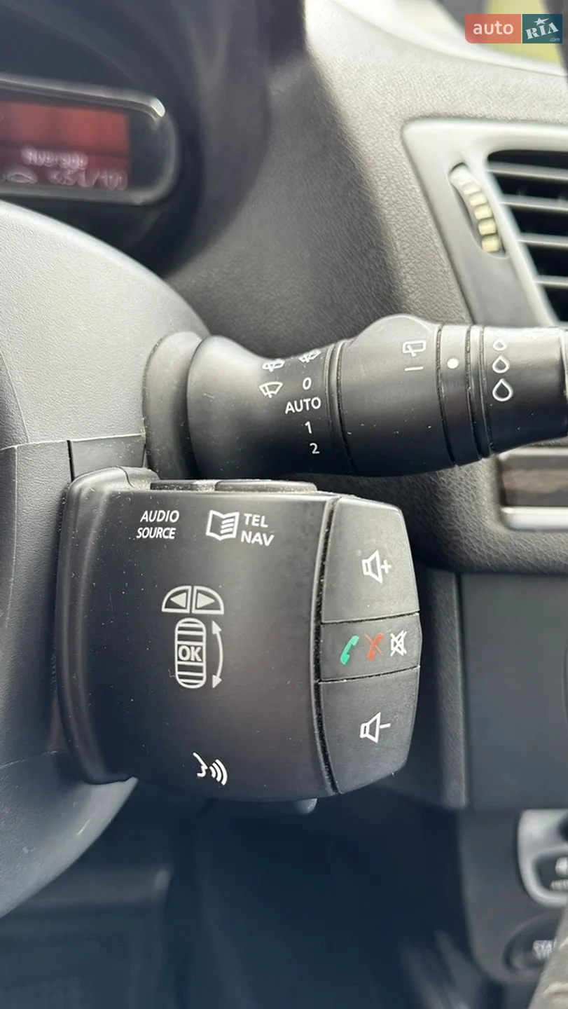 2011 Renault Megane - мініатюра 12