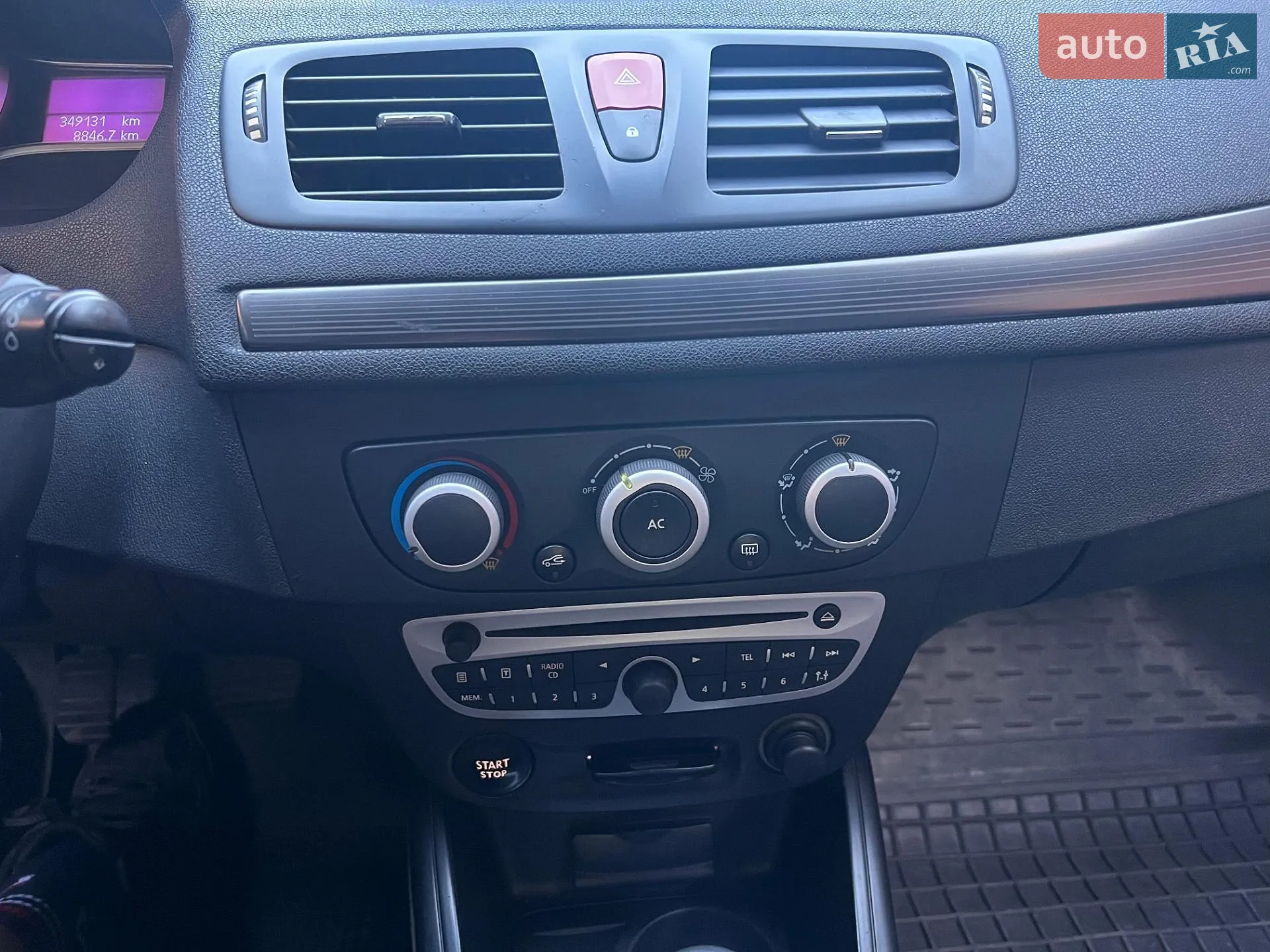 2011 Renault Megane - мініатюра 22