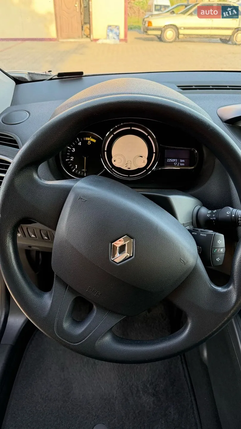 2012 Renault Megane - мініатюра 25