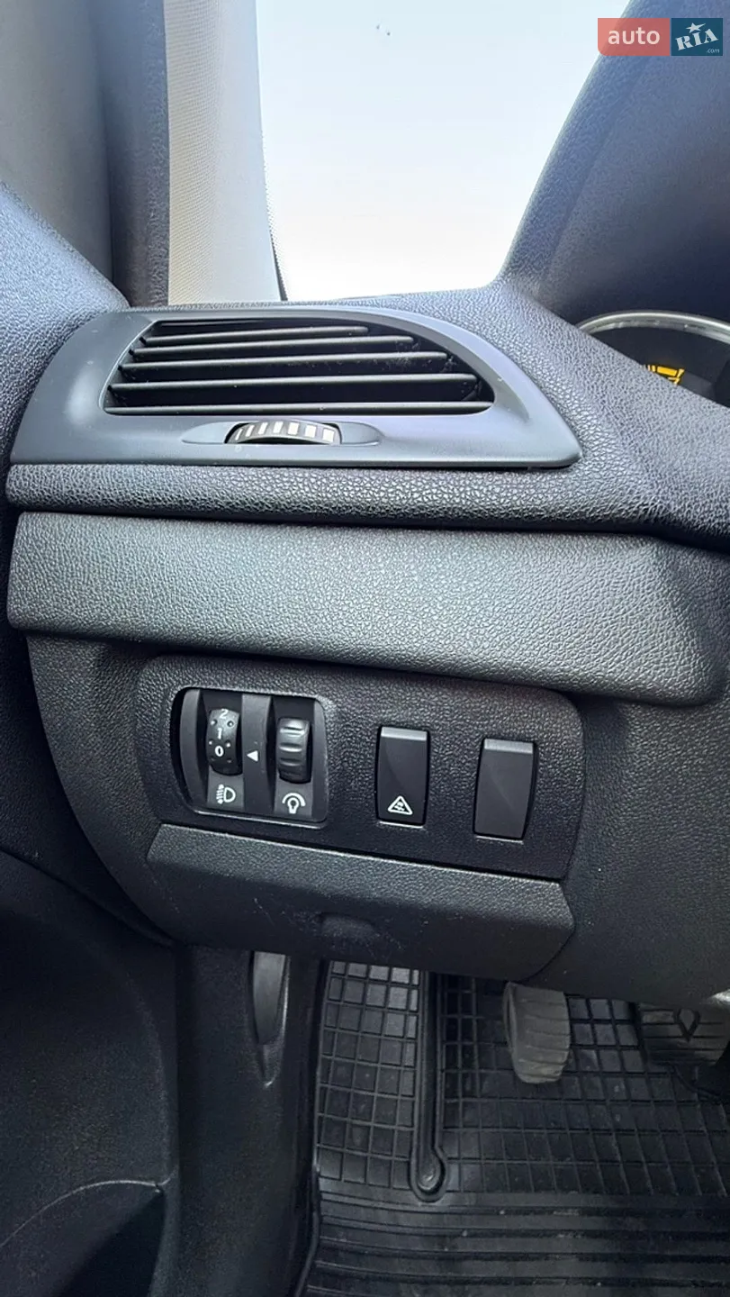 2012 Renault Megane - мініатюра 25