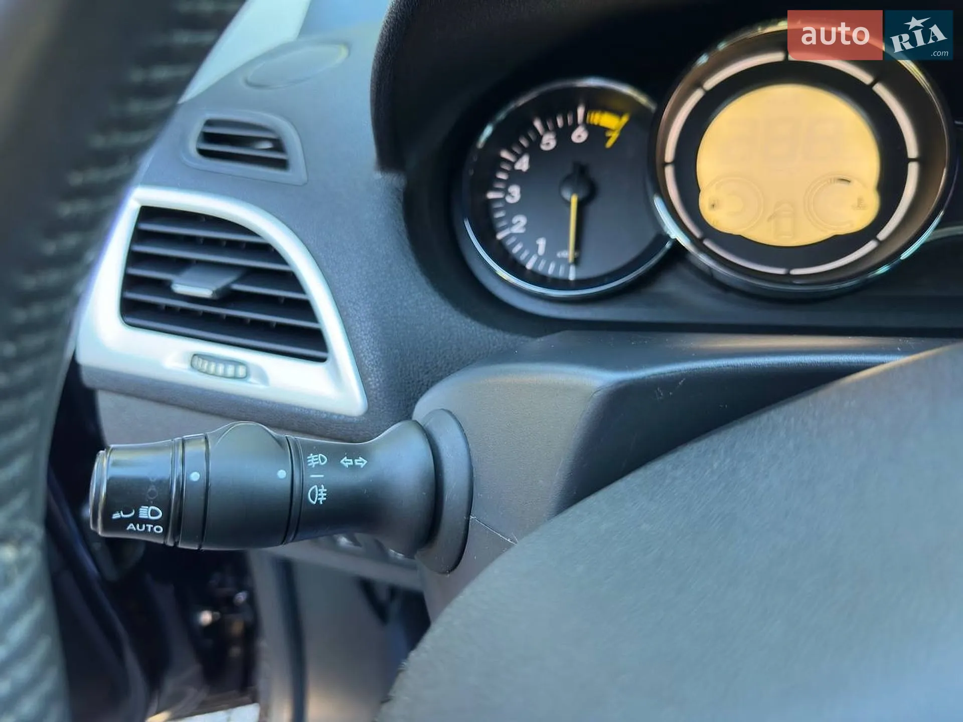 2010 Renault Megane - мініатюра 76