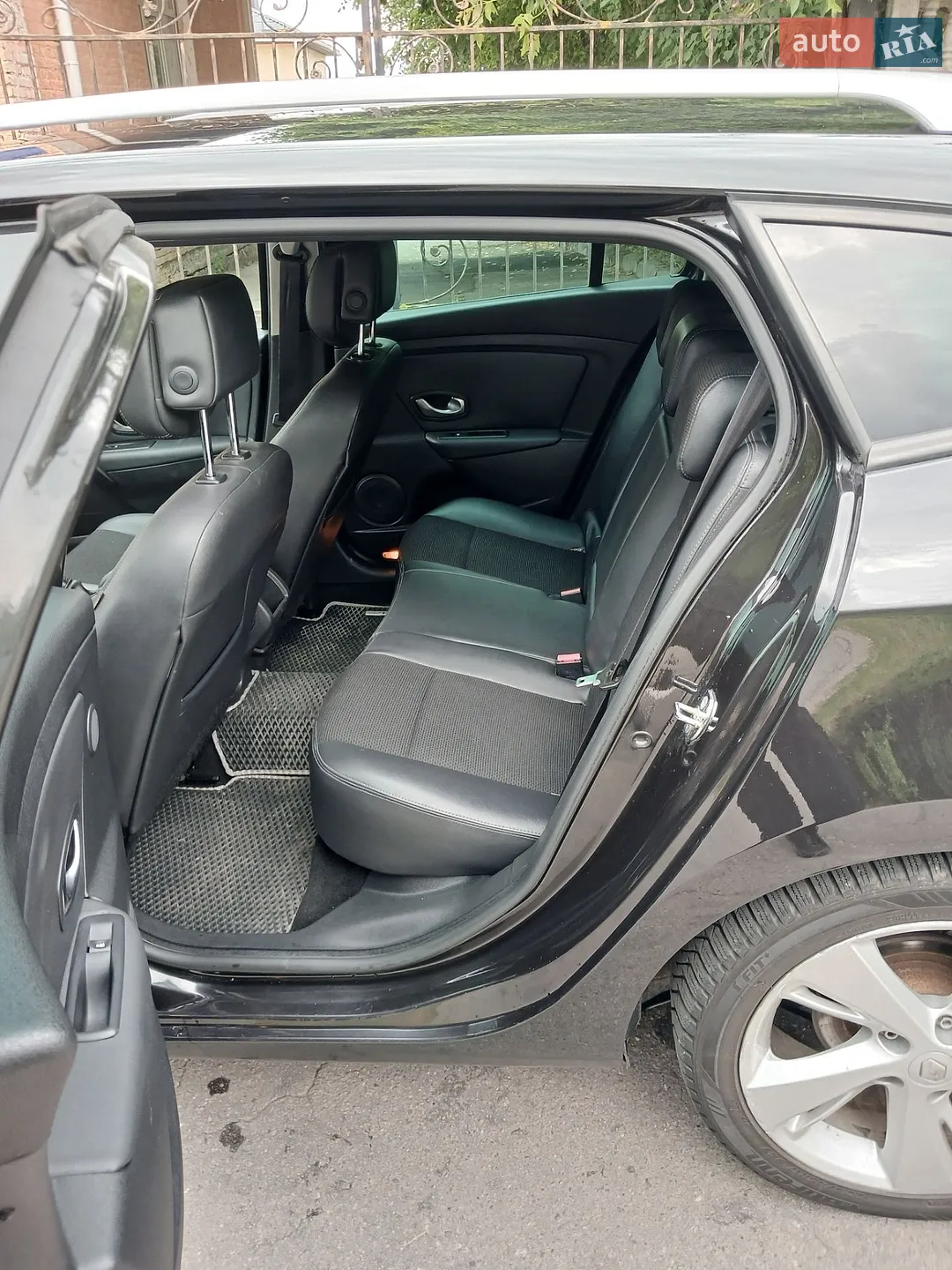 2010 Renault Megane - мініатюра 20