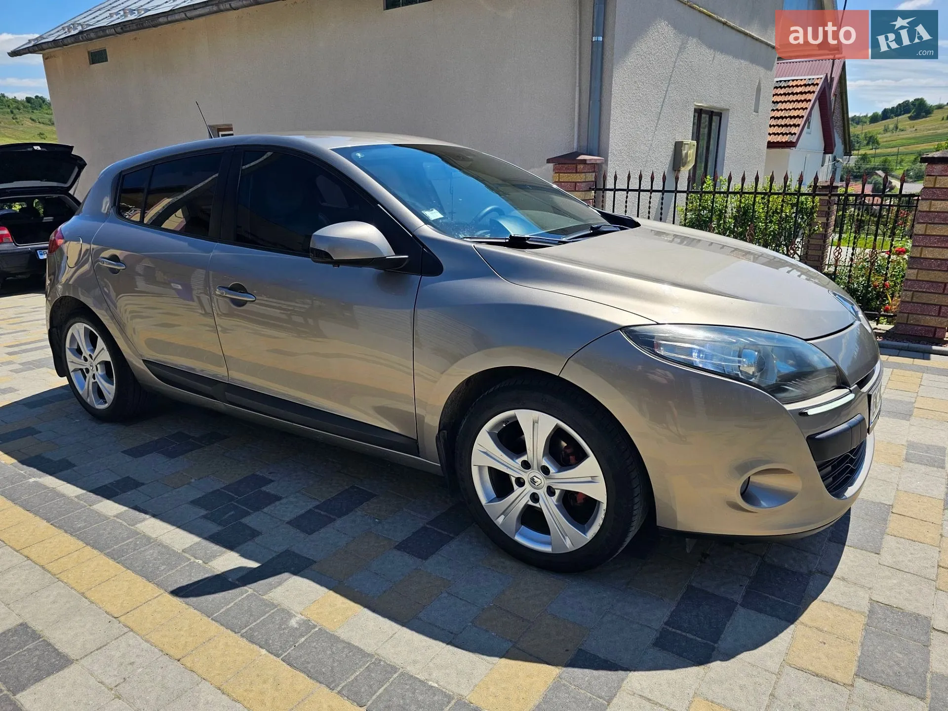 2010 Renault Megane - мініатюра 2