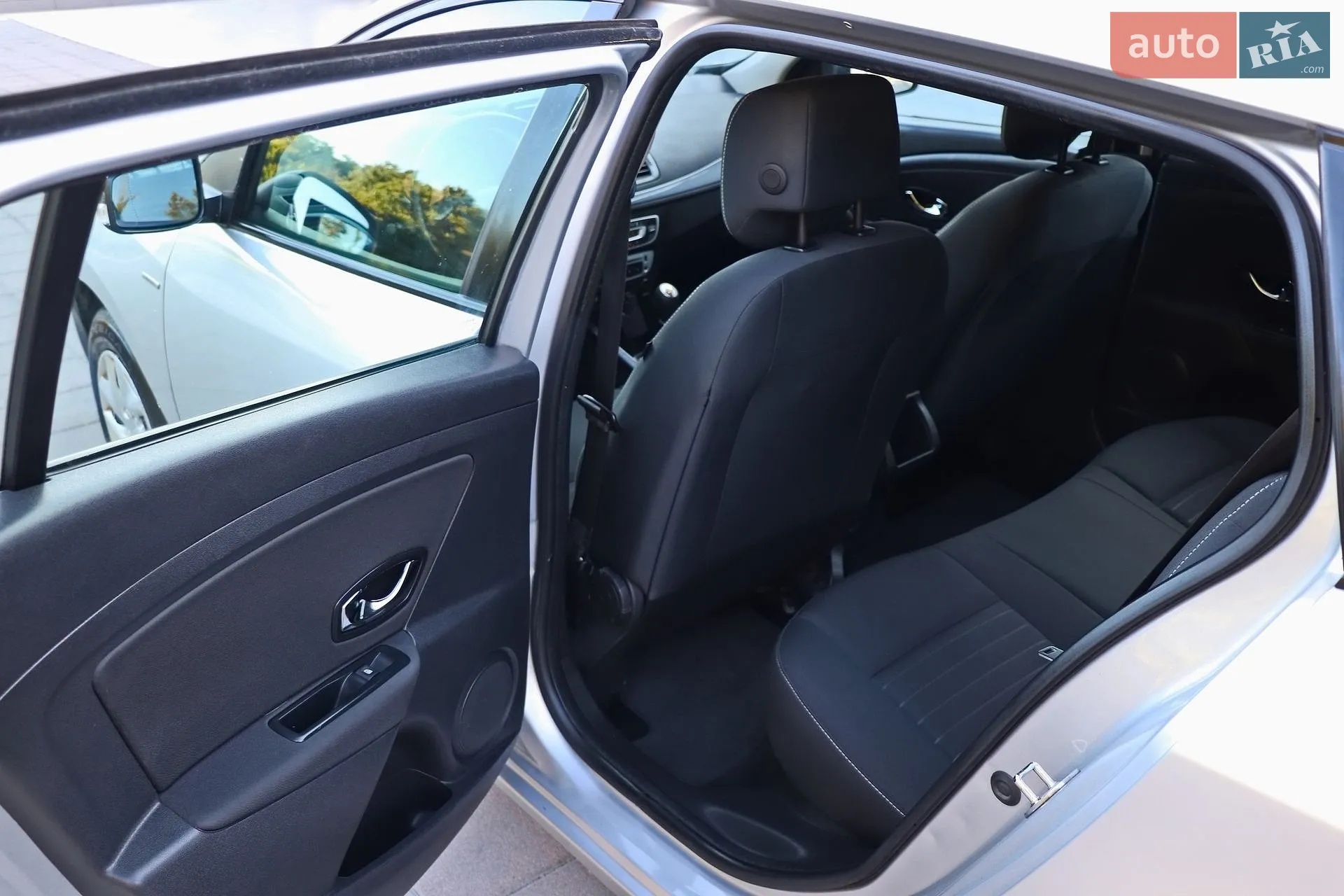 2018 Volkswagen Touareg - мініатюра 16