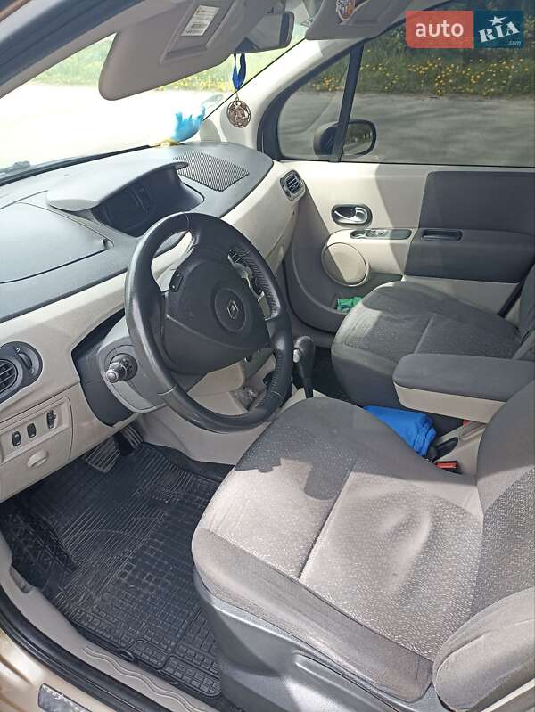 Хэтчбек Renault Modus 2005 в Лубнах
