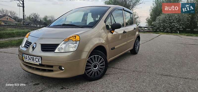 Хэтчбек Renault Modus 2004 в 