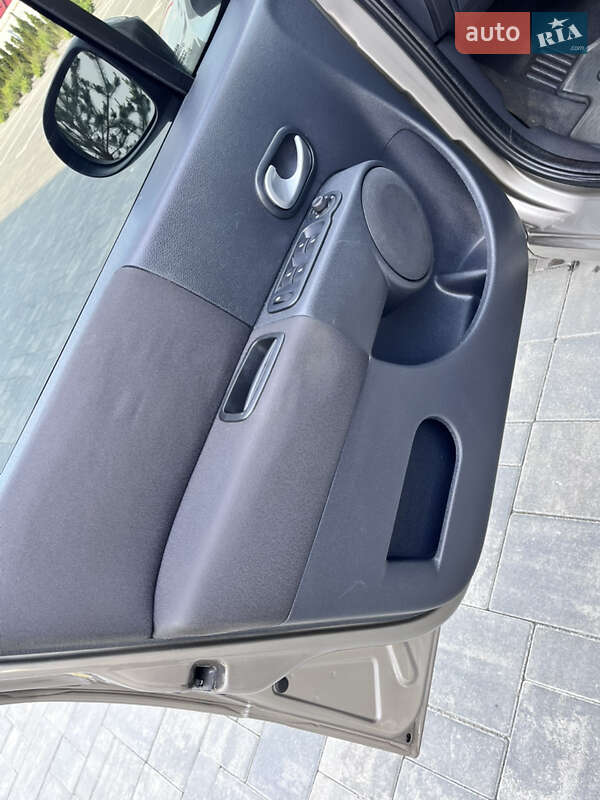 Хэтчбек Renault Modus 2008 в Луцке