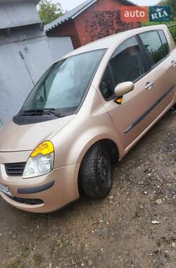 Хэтчбек Renault Modus 2004 в 
