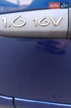Хэтчбек Renault Modus 2005 в 