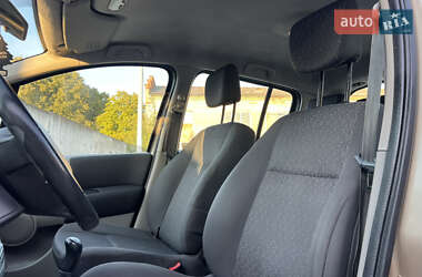 Хэтчбек Renault Modus 2004 в 