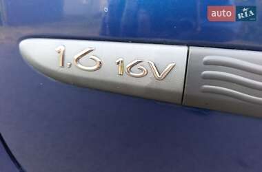 Хэтчбек Renault Modus 2005 в 