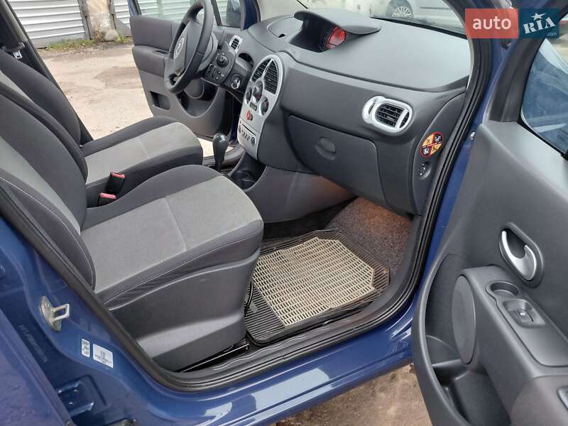 Хэтчбек Renault Modus 2009 в Надворной