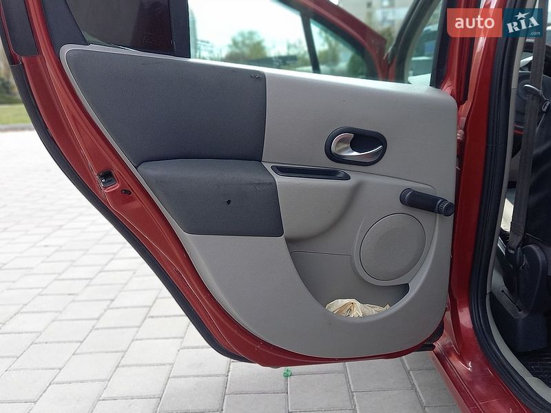 Хэтчбек Renault Modus 2006 в Черкассах