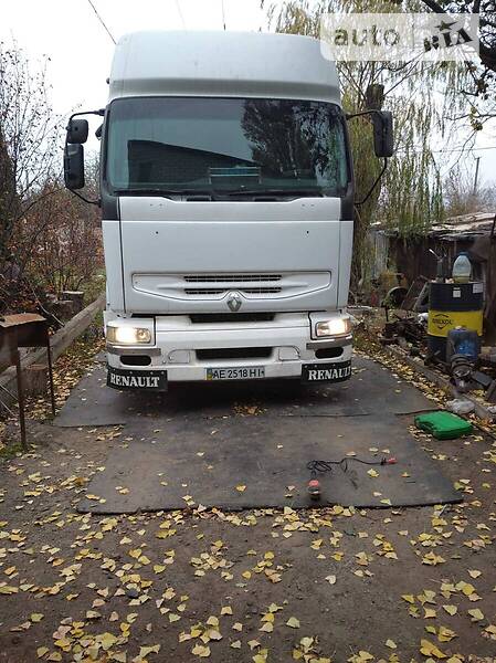 Тягач Renault Premium 2005 в Кривом Роге