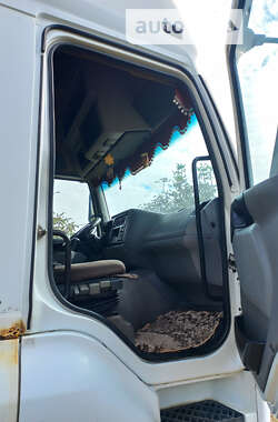 Тягач Renault Premium 2004 в 