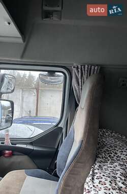 Контейнеровоз Renault Premium 2010 в 