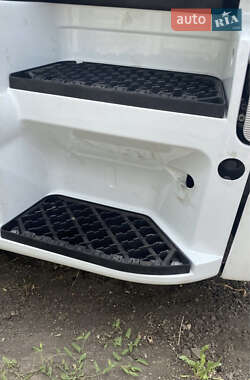 Контейнеровоз Renault Premium 2012 в 
