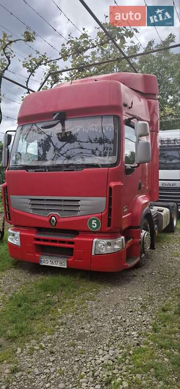 Тягач Renault Premium 2011 в 