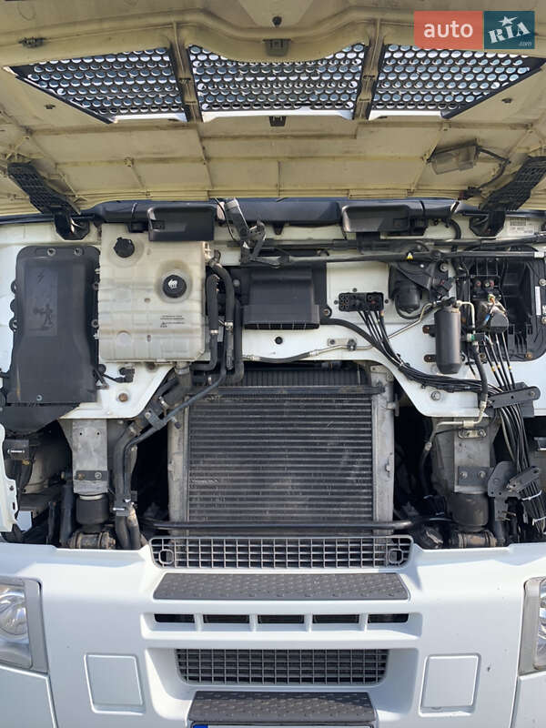 Тягач Renault Premium 2013 в Чутове