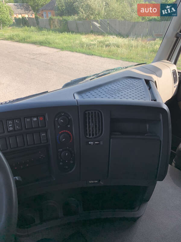 Тягач Renault Premium 2013 в Чутове