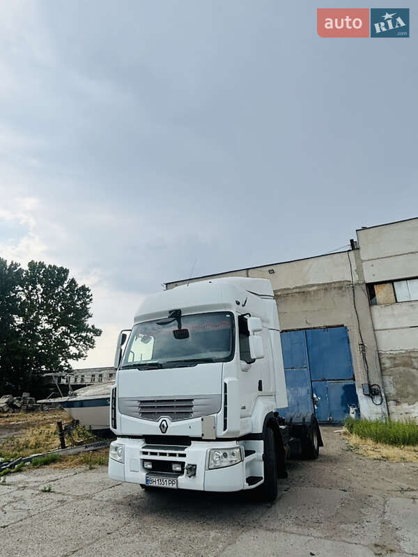 Тягач Renault Premium 2011 в 