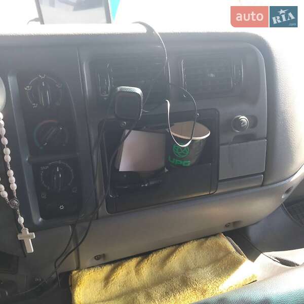 Грузовой фургон Renault Premium 2006 в Львове