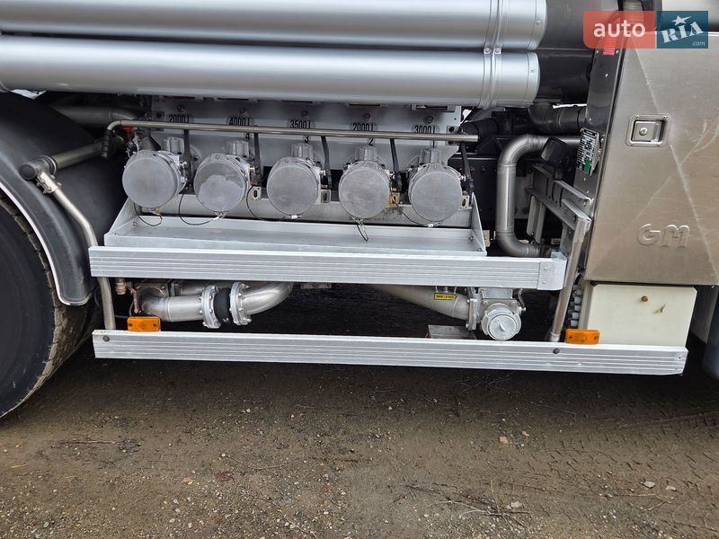 Бензовоз Renault Premium 2011 в Черновцах