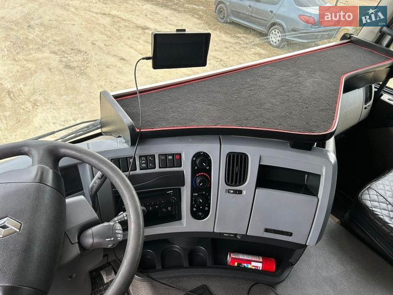 Тягач Renault Premium 2013 в Яворове