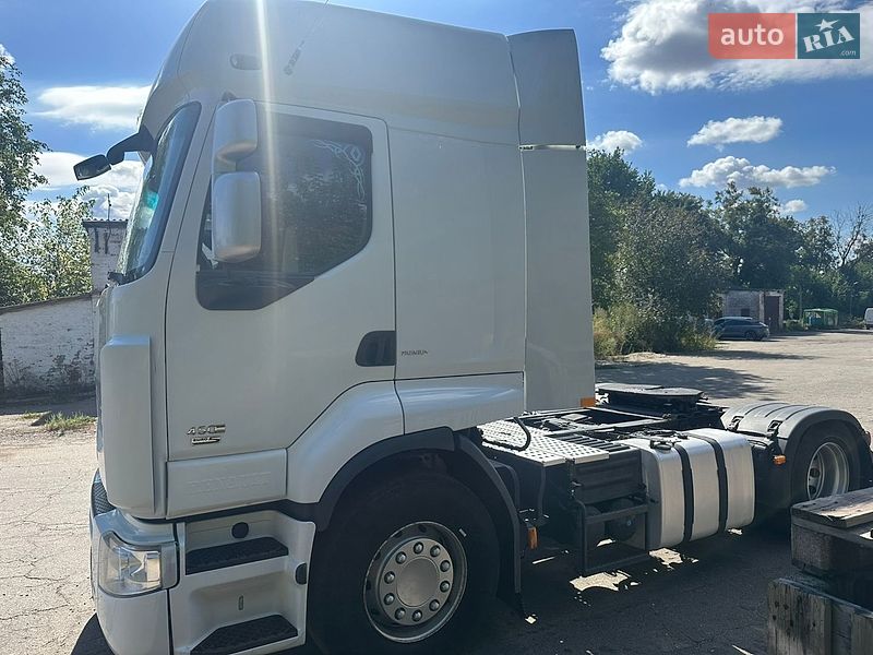 Тягач Renault Premium 2009 в Жашкове