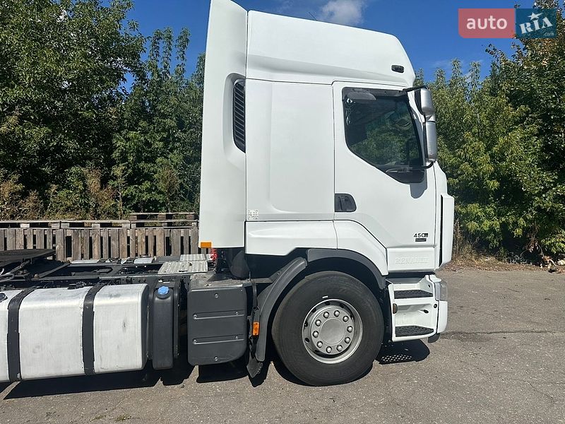 Тягач Renault Premium 2009 в Жашкове