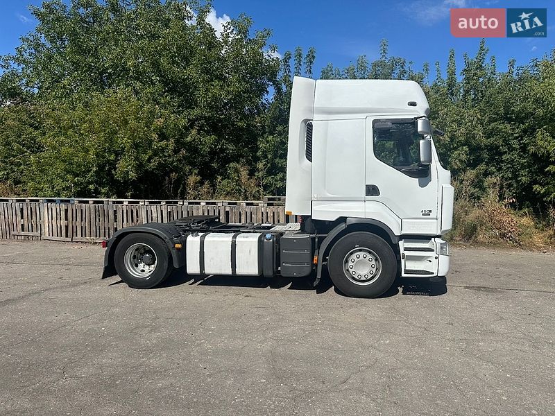 Тягач Renault Premium 2009 в Жашкове