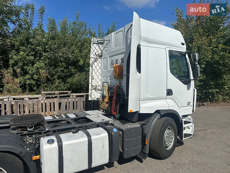 Тягач Renault Premium 2009 в Жашкове