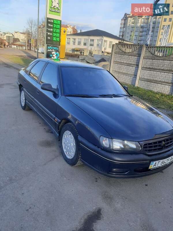 Ліфтбек Renault Safrane 1999 в Івано-Франківську