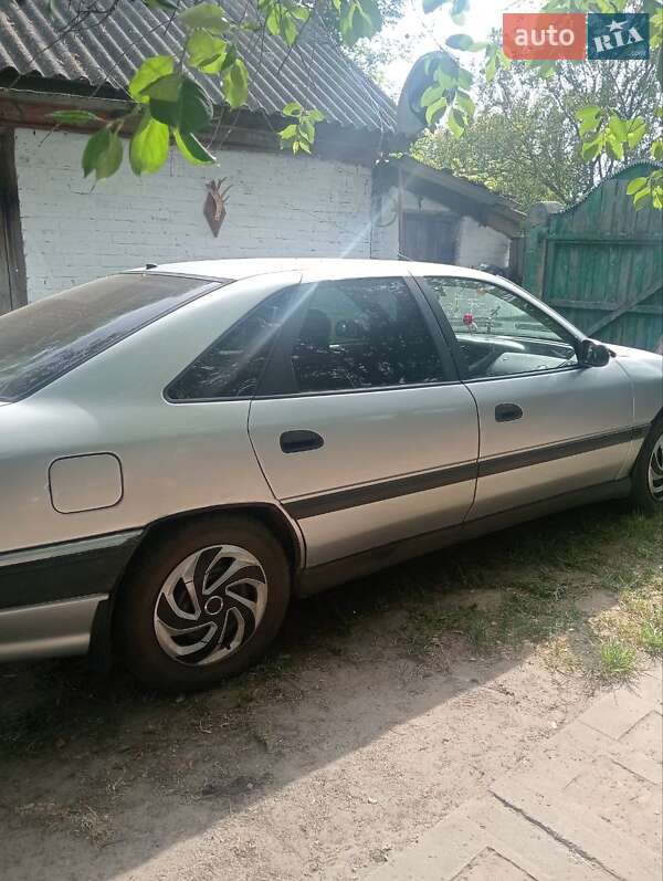 Ліфтбек Renault Safrane 1994 в Лебедині
