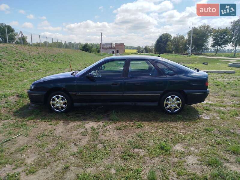 Лифтбек Renault Safrane 1998 в Прилуках