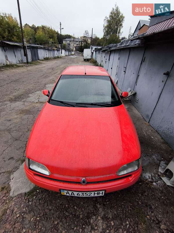 Ліфтбек Renault Safrane 1996 в Києві